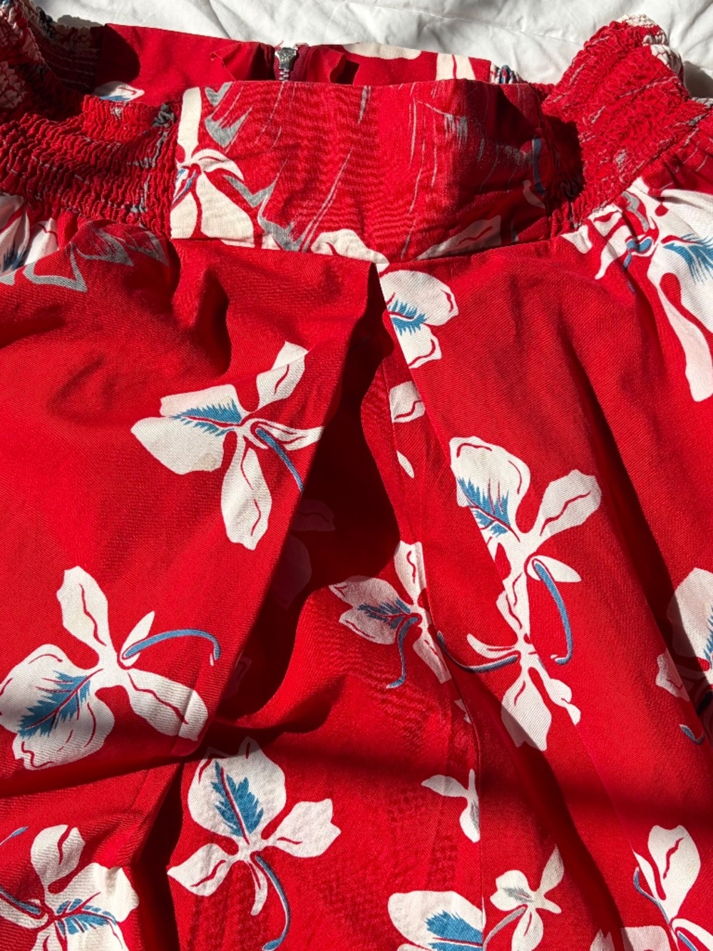 1950s-60s Hawaiian Cotton Skirt with Smocked Waist & Side Seam Pocket - Picture 2 of 15
